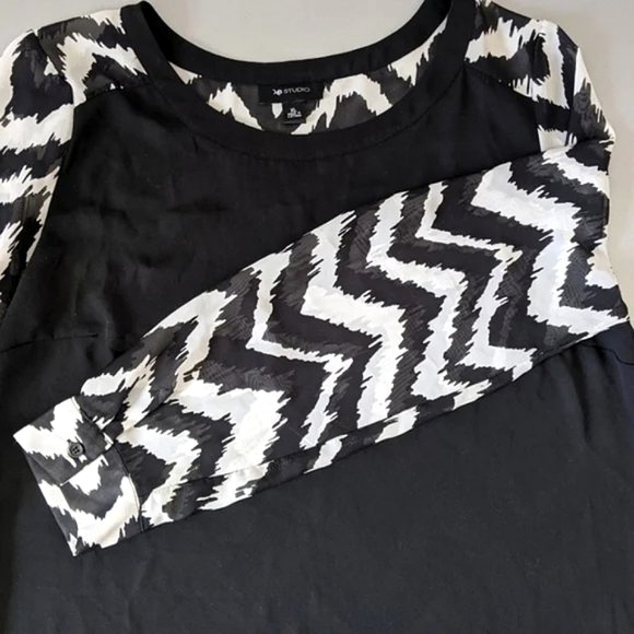 AB Studio Long Sleeve Sheer Blouse, Black / White Chevron Print, Size XL - Picture 4 of 9